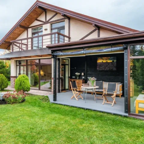 Eine Terrassenüberdachung im Haus